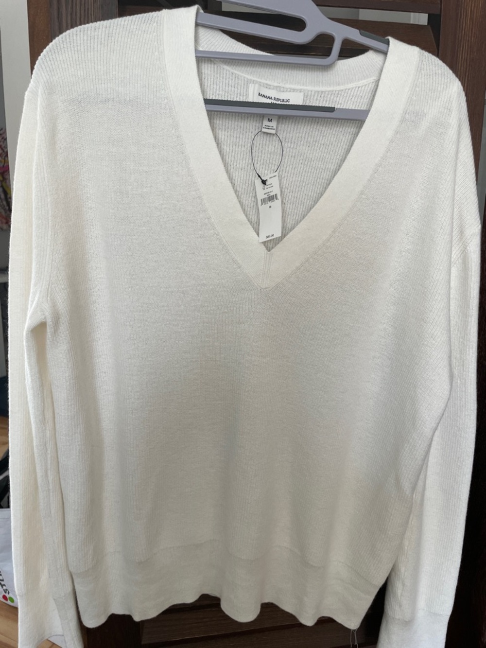 Banana Republic Cream V-Neck Lightweight Sweater NWT Size M Soft Minimalist